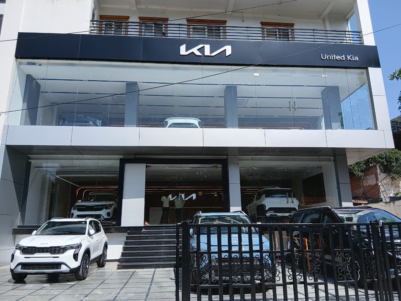 kia showroom allahabad